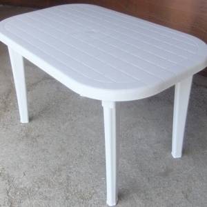 Стол пластиковый овальный белый