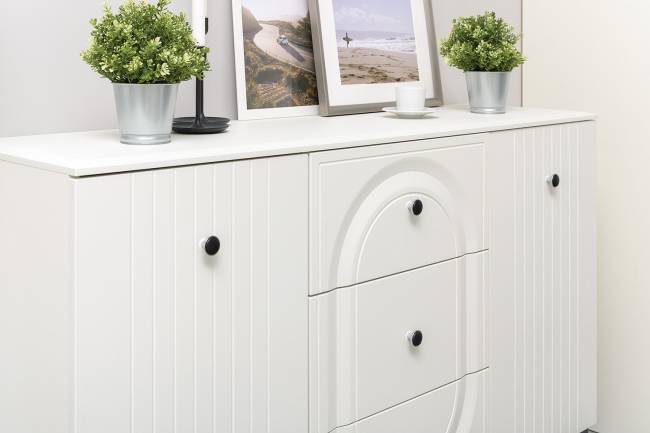 Комод для ТВ-аппаратуры с навесной полкой и широкий сервант Валенсия цвет белый шагрень