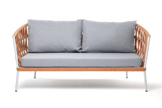 "Диего" диван 2-местный плетеный из роупа, каркас алюминий светло-серый (RAL7035) муар, роуп оранжевый меланж круглый, ткань светло-серая